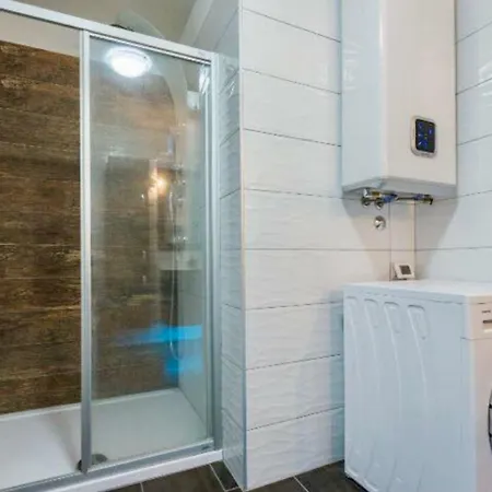 شقة Luxury With Backyard And Private Pool *