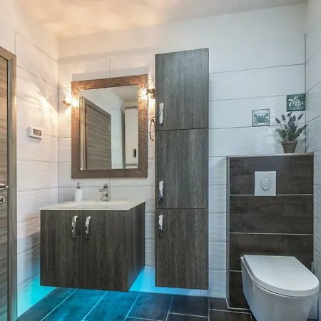 شقة Luxury With Backyard And Private Pool بولا