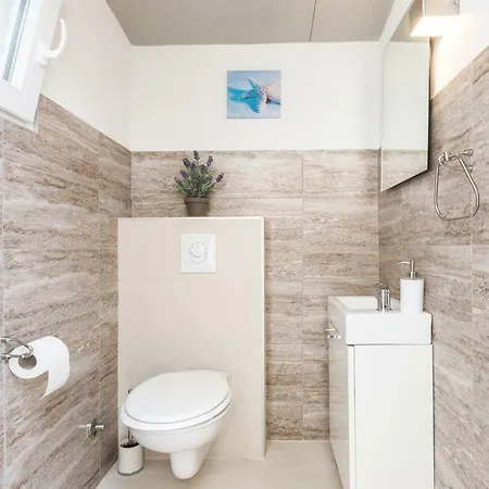 Luxury With Backyard And Private Pool * بولا