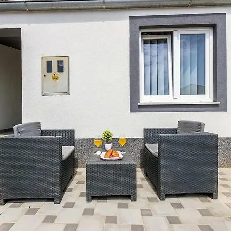 شقة Luxury With Backyard And Private Pool بولا