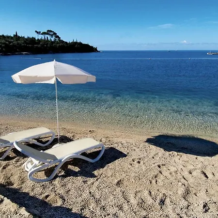 Luxury With Backyard And Private Pool شقة *